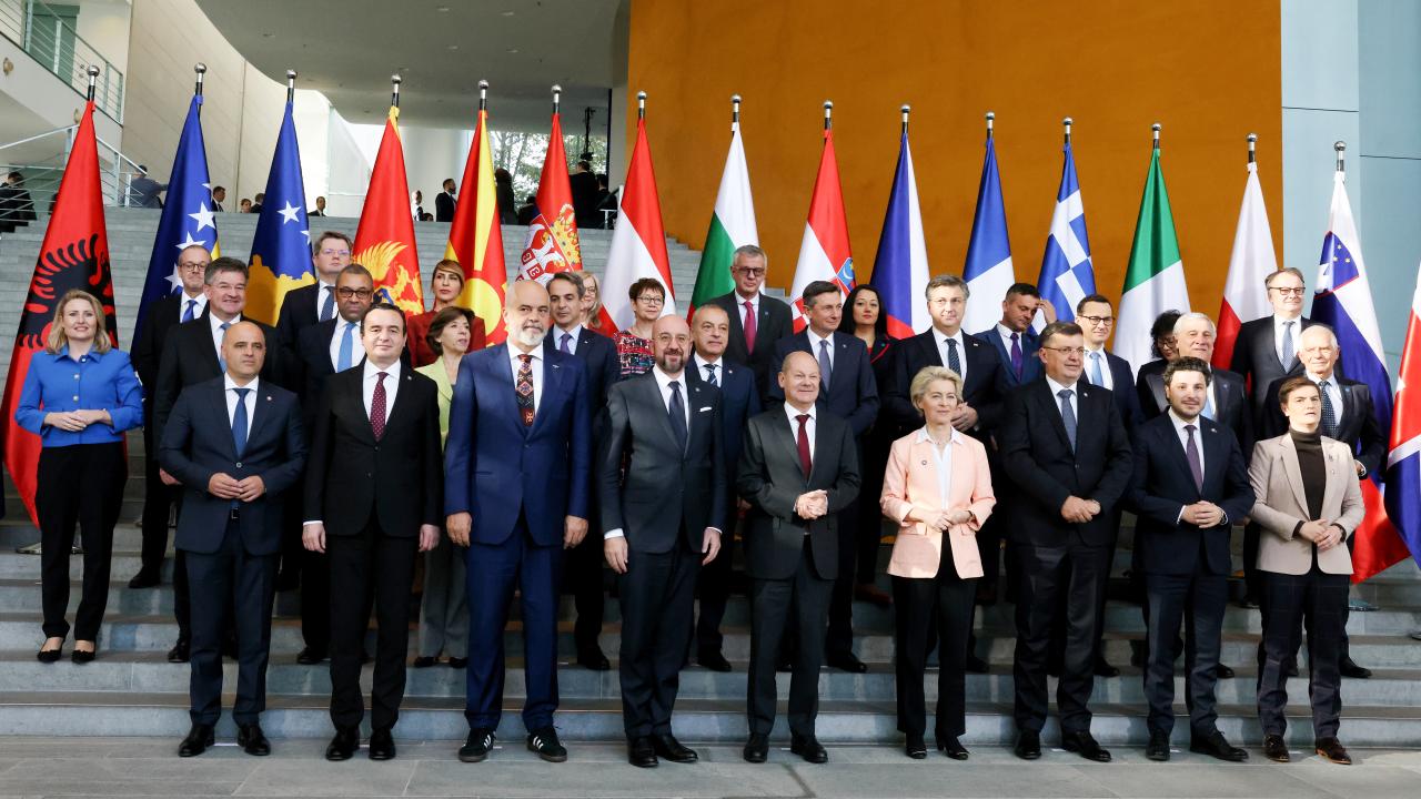 EU-ledare under ett toppmöte med ledarna i länderna på västra Balkan för ett år sedan. Arkivbild.
