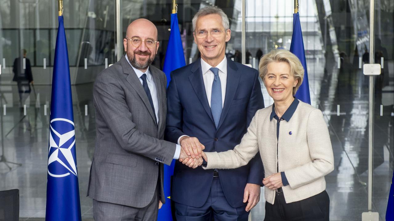 Europeiska rådets ordförande Charles Michel, Natochefen Jens Stoltenberg och EU-kommissionens ordförande Ursula von der Leyen.