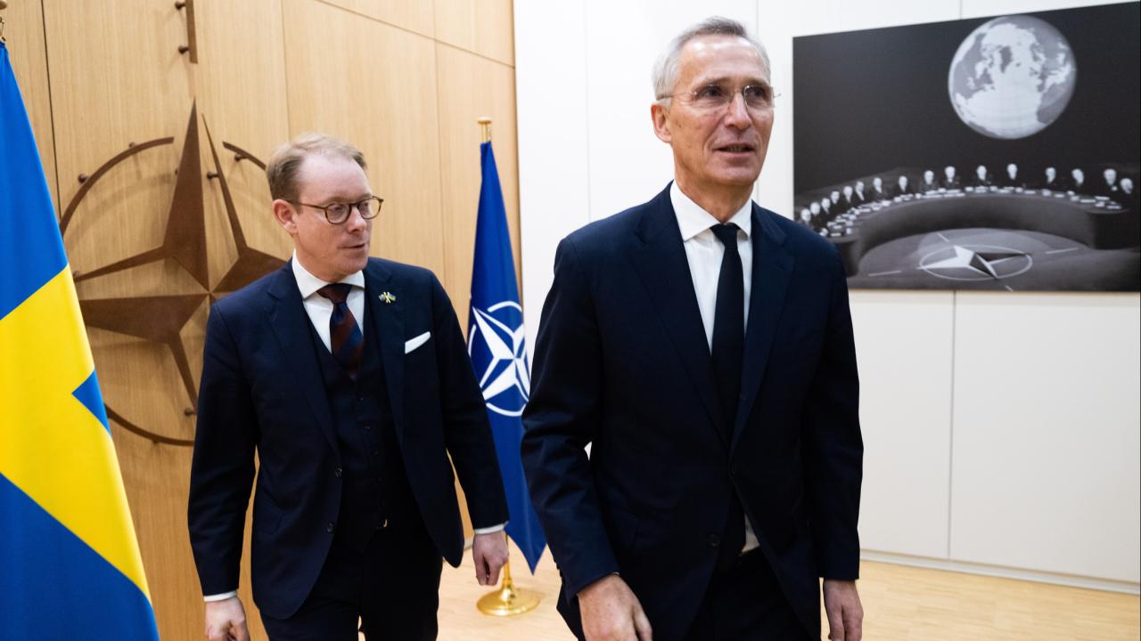 Utrikesminister Tobias Billström och Natos generalsekreterare Jens Stoltenberg under Natomötes första dag, i dag tisdag.