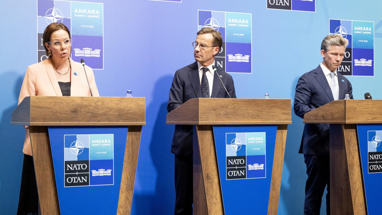 Utrikesminister Maria Malmer Stenergard (M), statsminister Ulf Kristersson (M) och försvarsminister Pål Jonson (M) efter Natotoppmötet. 