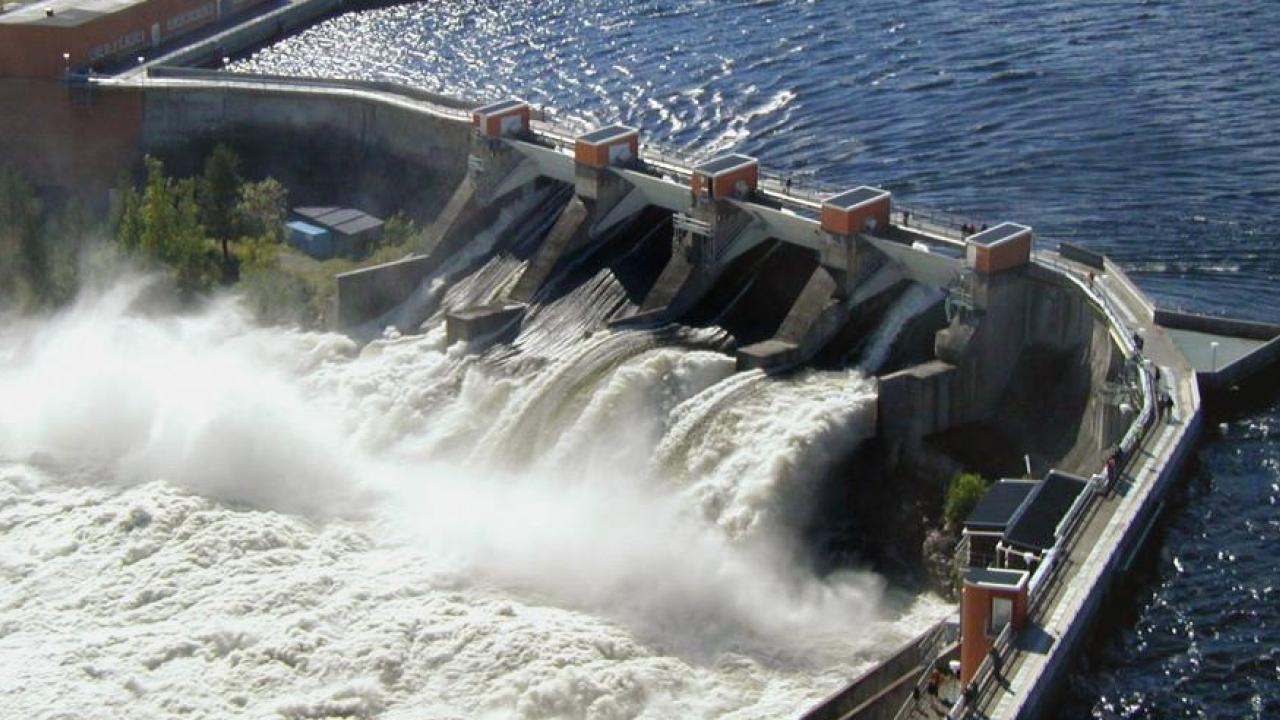 Midskogs vattenkraftverk vid Ragunda, Indalsälven. Arkivbild.