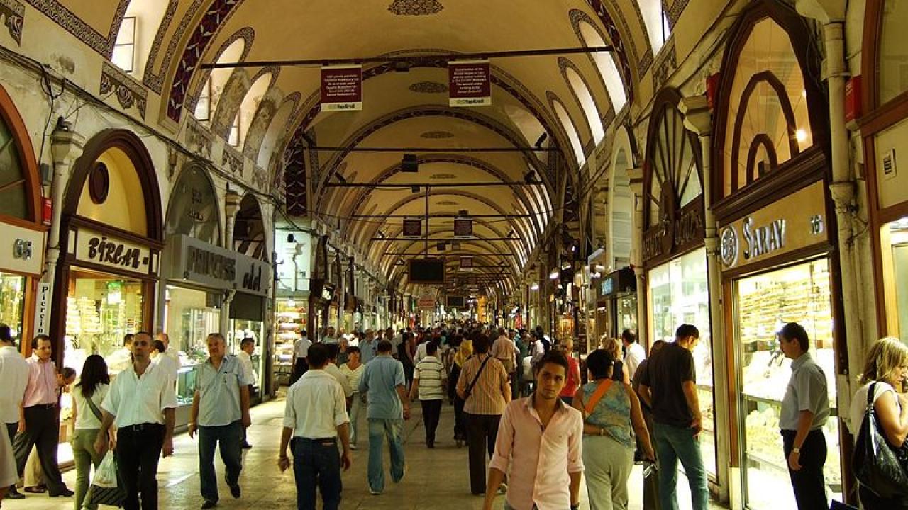 Valutakrisen har gjort varor dyrare på turkiska basarer.