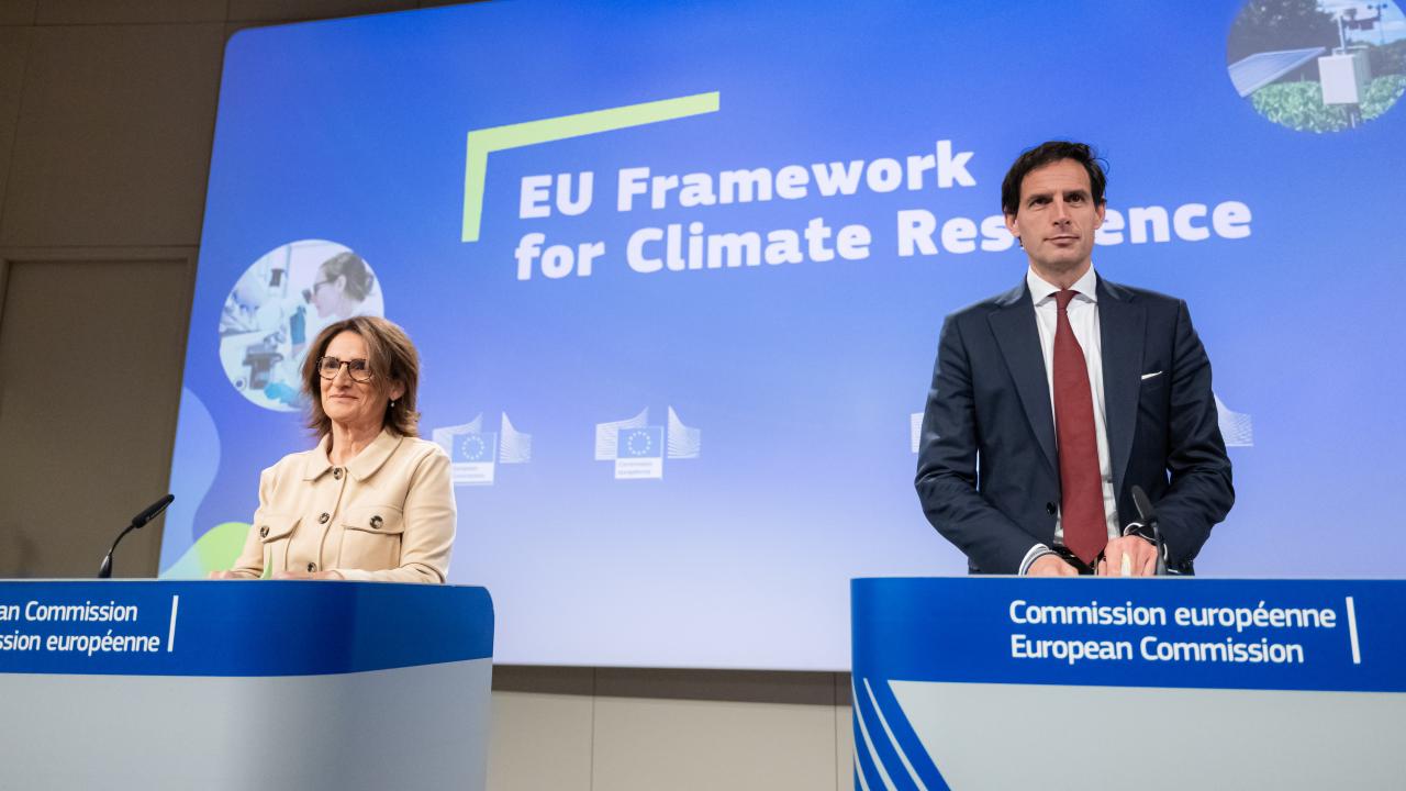 EU-kommissionens förste vice ordförande Teresa Ribera och  klimatkommissionär Wopke Hoekstra vill se en EU-plan för att begränsa klimatkonsekvenserna av ett framtida värstascenario.
