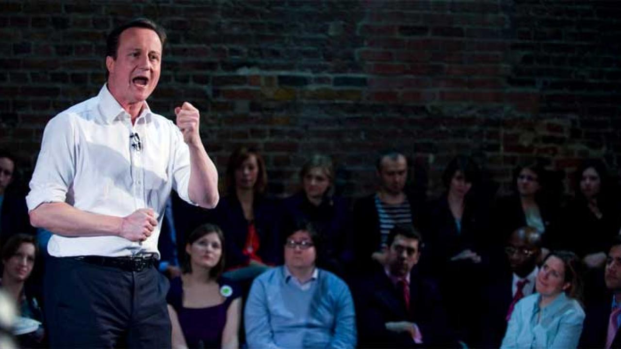 Den konservative brittiske premiärministern David Cameron menar att landet tar emot för många invandrare. Arkivbild.