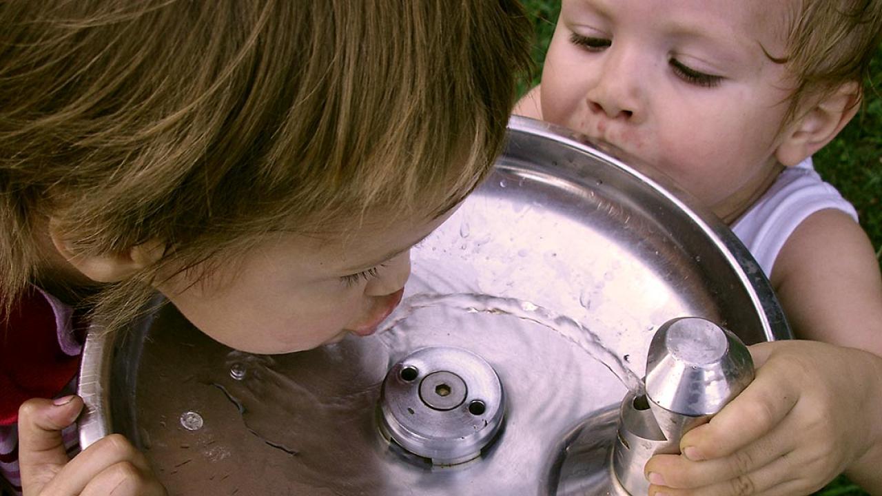 I Europa är det uppskattningsvis fler än en miljon människor som inte har tillgång till rent dricksvatten till överkomligt pris, skriver Ellen Nygren. I Europa är det uppskattningsvis fler än en miljon människor som inte har tillgång till rent dricksvatten till överkomligt pris, skriver Ellen Nygren.