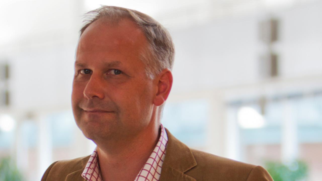 Finanspakten inte bara en centralisering utan även en avdemokratisering av den ekonomiska politiken, skriver Jonas Sjöstedt (V).