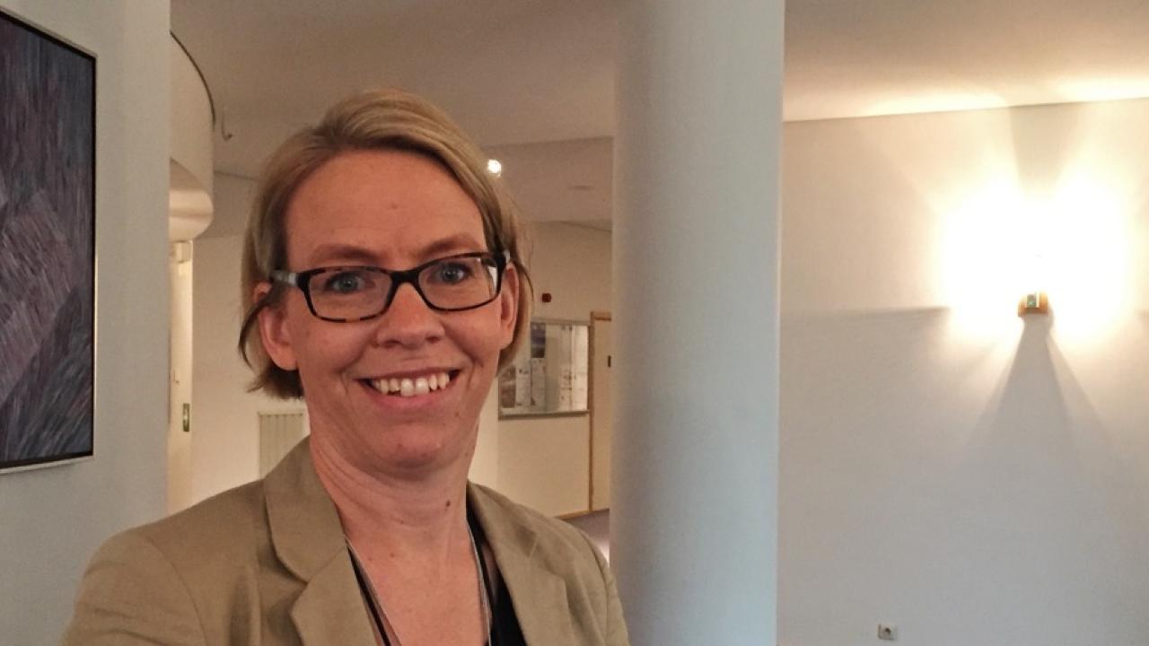 Karin Broms är opolitisk tjänsteman och riksdagens representant i Bryssel.