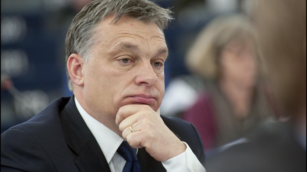 Den ungerske premiärministern Viktor Orbán under onsdagens grillning i EU-parlamentet. Den ungerske premiärministern Viktor Orbán under onsdagens grillning i EU-parlamentet.