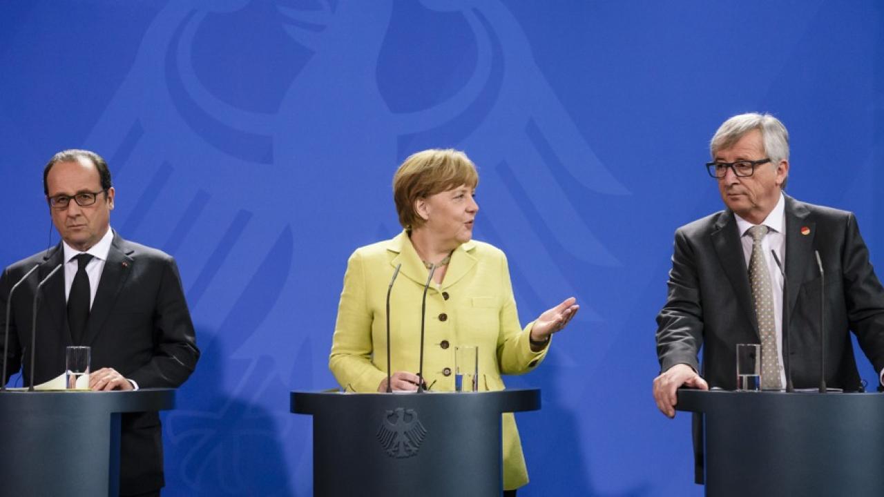 Frankrikes François Hollade, Tysklands Angela Merkel och EU-kommissionens Jean-Claude Juncker.  Frankrikes François Hollade, Tysklands Angela Merkel och EU-kommissionens Jean-Claude Juncker.