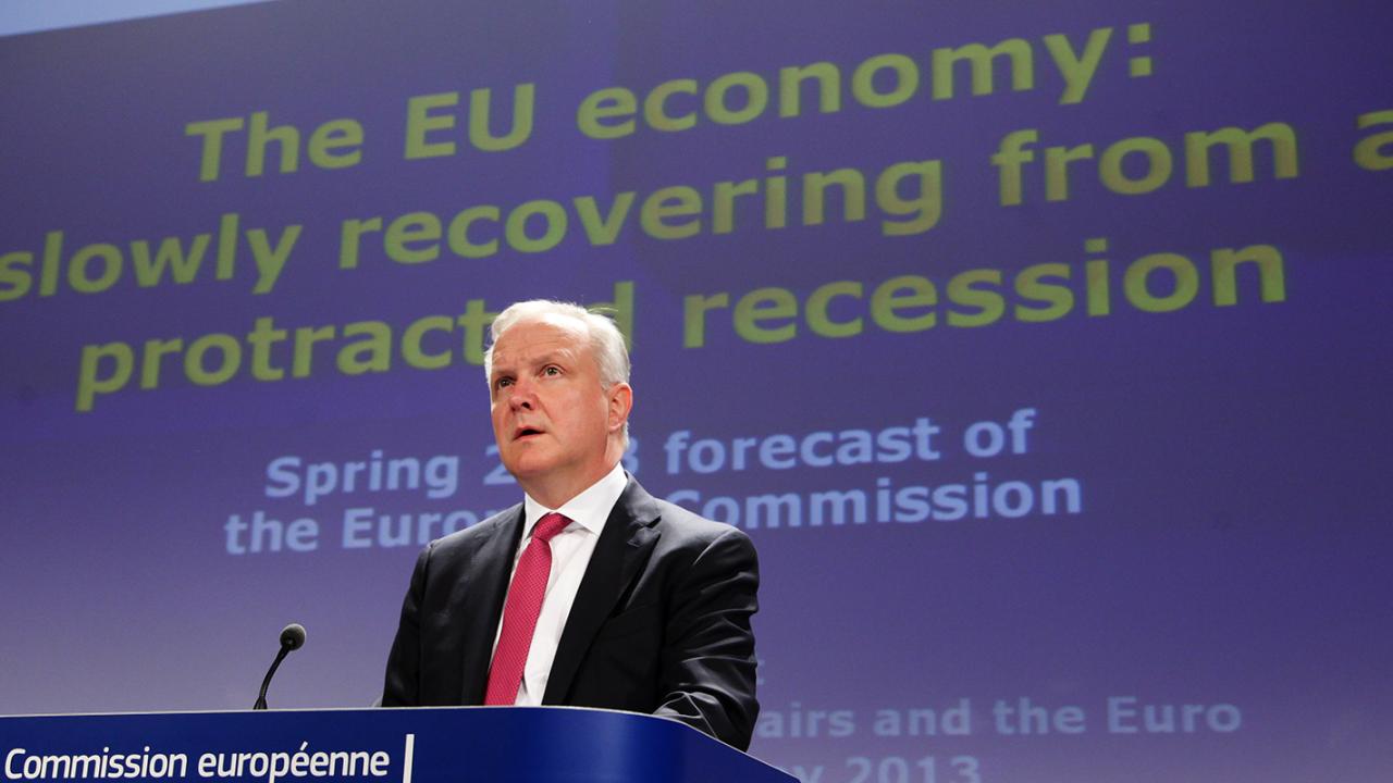 EU:s ekonomikommissionär Olli Rehn menar att Frankrike måste göra mycket större ansträngningar för att klara ekonomin.