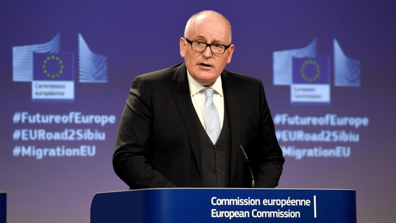 Migrationstrycket kommer vara kvar under generationer och alla måste ta ansvar sade EU-kommissionens vice ordförande Frans Timmermans.