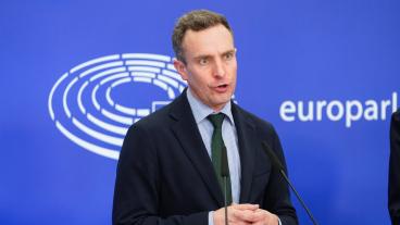 EU-parlamentariker Tomas Tobés migrationsförslag har godkänts i utskottet. Nu väntar ytterligare förhandlingar. 
