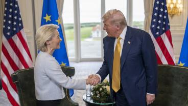 EU-kommissionens ordförande Ursula von der Leyen och USA:s president Donald Trump under ett tidigare möte. Arkivbild.