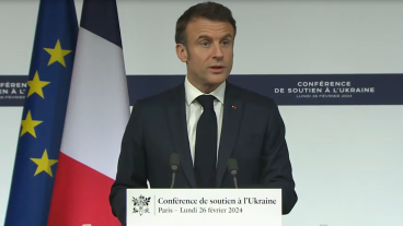 Frankrikes president Emmanuel Macron vid en presskonferens efter måndagens möte i Paris.