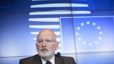 EU-kommissionär Frans Timmermans är allt mer oroad för utvecklingen i Polen.