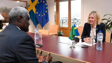 Afrikanska unionens kommissionsordförande Moussa Faki Mahamat i samtal med statsminister Magdalena Andersson under EU-AU-toppmötet 17-18 februari 2022.