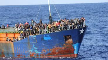 Den svenska utredarens förslag syftar till att skapa laglig vägar för asylsökande in i EU så de slipper riskera livet på sjöodugliga båtar på Medelhavet. 