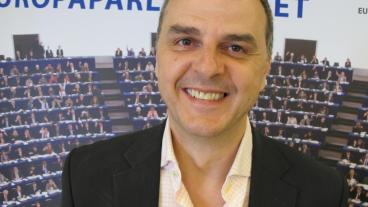 Sveriges senaste EU-parlamentariker Jasenko Selimovic.