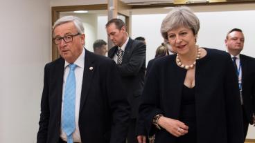 EU-kommissionens ordförande Jean-Claude Juncker och Storbritanniens premiärminister Theresa May vid ett tidigare möte. Arkivbild.