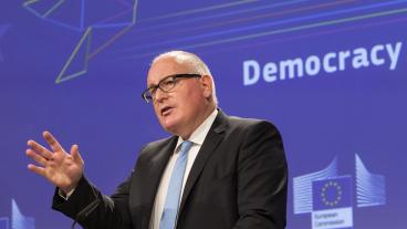 EU-kommissionär Frans Timmermans, en nederländsk socialdemokrat, kallar sina förslag modesta.