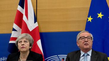 Den brittiska premiärministern Theresa May och EU-kommissionens ordförande Jean-Claude Juncker efter måndagens uppgörelse.