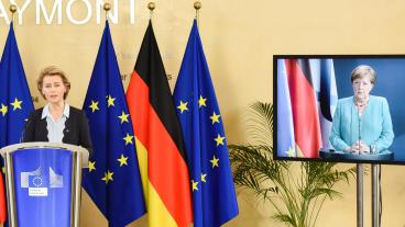 EU-kommissionens ordförande Ursula von der Leyen och den tyska förbundskanslern Angela Merkel på videolänk. 