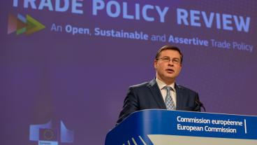 På torsdagen lade EU-kommissionären Vladis Dombrovski fram en ny handelsstrategi om hur internationell handel ska bedrivas de kommande åren.