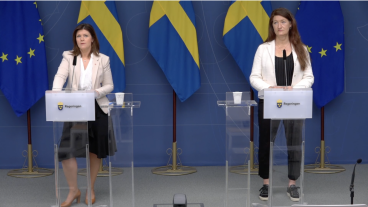Arbetsmarknadsminister Eva Nordmark och LO:s ordförande Susanna Gideonsson på presskonferensen om minimilöner 7 juni 2022.
