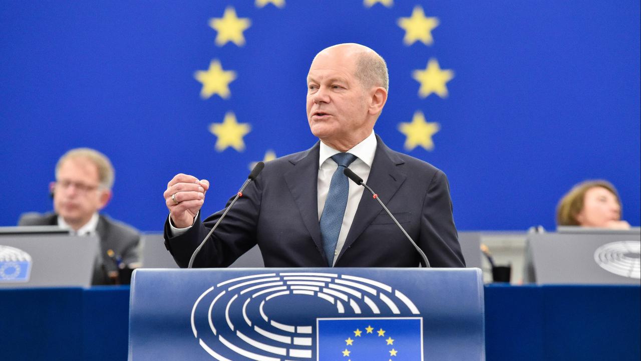 Olaf Scholz på plats i Europaparlamentet
