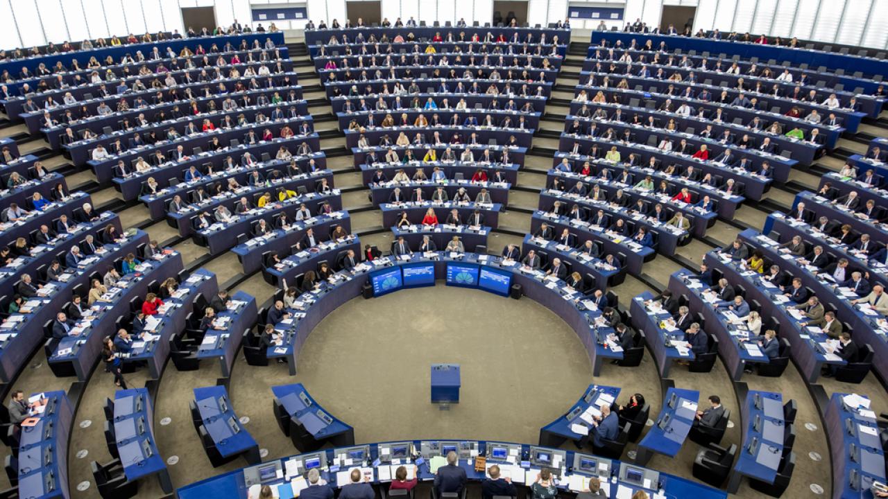 Europaparlamentet vill se “ett massivt återhämtningsspaket utöver det som redan gjorts”. 