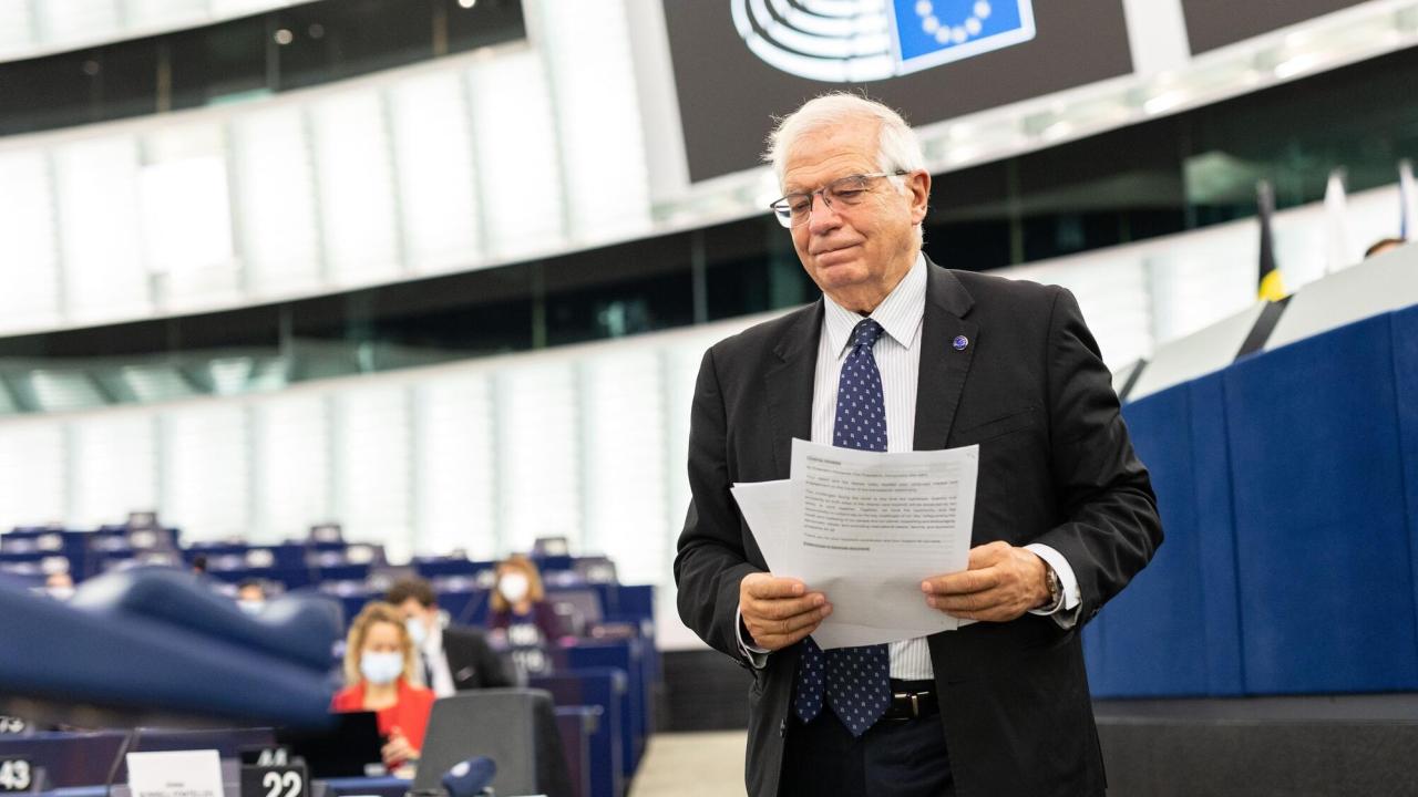 EU:s utrikesrepresentant Josep Borrell under tisdagens debatt om en ny USA-politik.