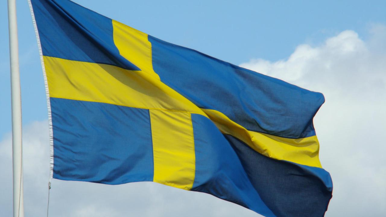 November 2019: Över 60 procent av svenskarna stödjer EU-medlemskapet och något fler är emot att införa euron som svensk valuta. 