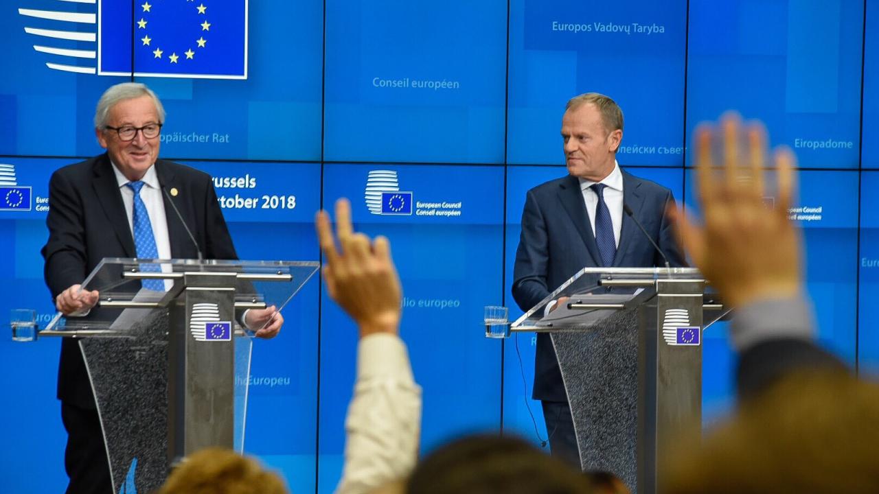 EU-kommissionens ordförande Jean-Claude Juncker och Europeiska rådets ordförande Donald Tusk i ett pressmöte efter EU-toppmötet.