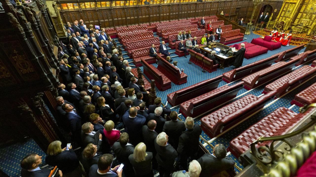 Det brittiska parlamentets överhus (på bild) och underhus stängdes ned natten till 10 september.