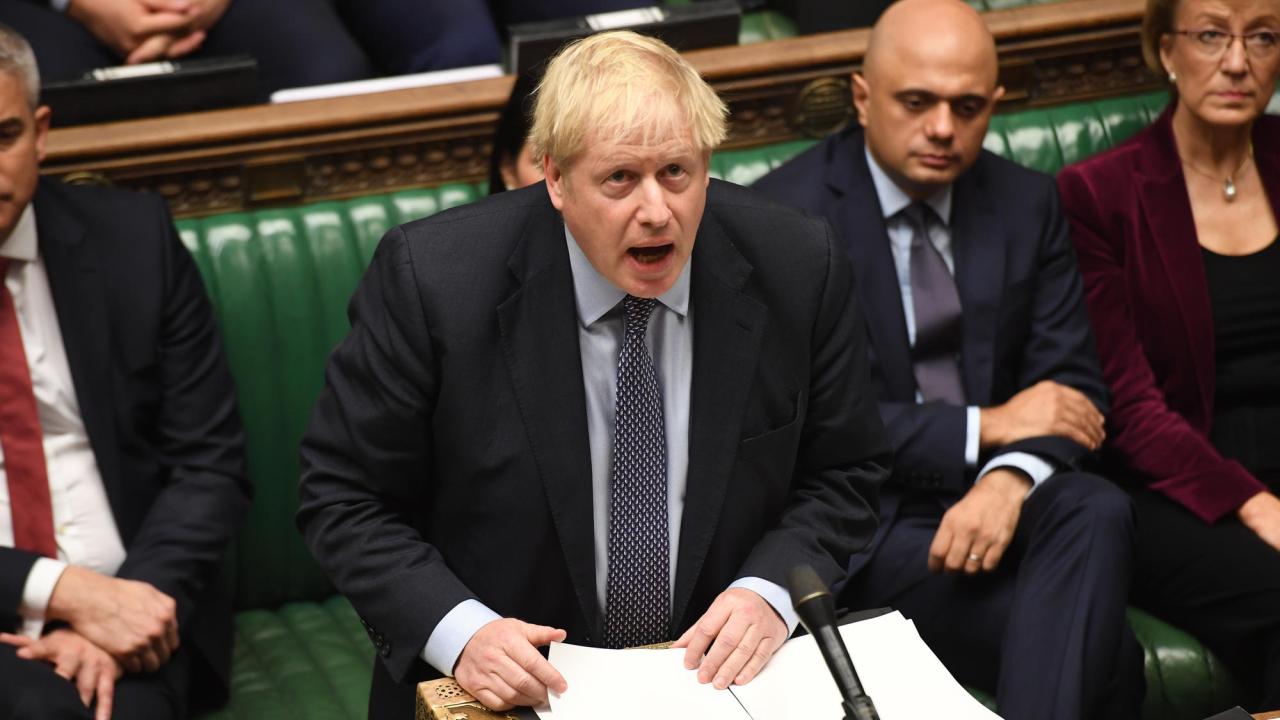 Storbritanniens premiärminister Boris Johnson i talarstolen i parlamentets underhus. Arkivbild.