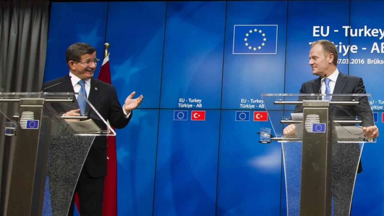 Turkiets premiärminister Ahmet Davutoğlu och Europeiska rådets ordförande Donald Tusk efter måndagen möte. Turkiets premiärminister Ahmet Davutoğlu och Europeiska rådets ordförande Donald Tusk efter måndagen möte.