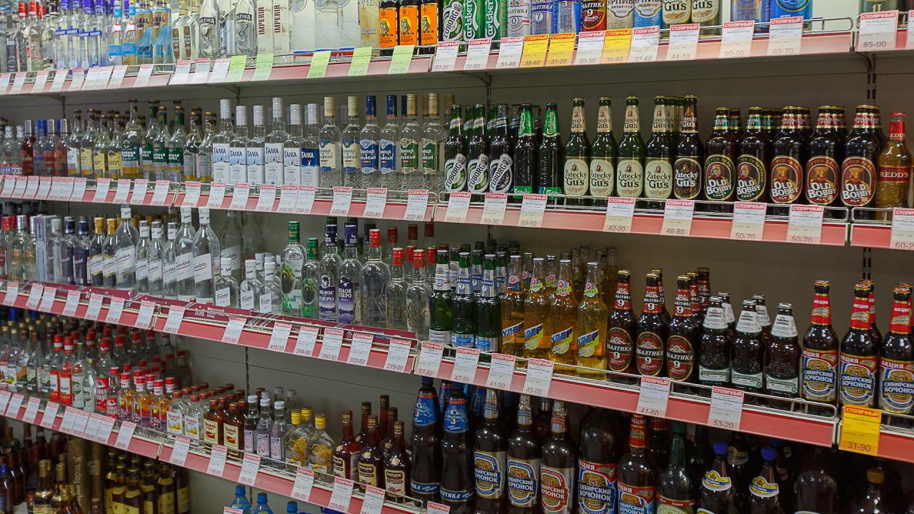 Ryssland säljer varje år vodka till EU för 50 miljoner euro. Det femte sanktionspaketet förbjuder nu import av rysk vodka. Arkivbild.