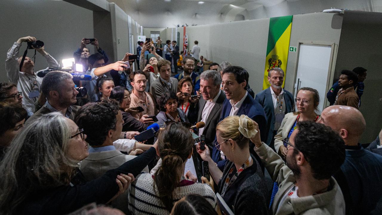 EU:s klimatkommissionär Wopke Hoekstra håller pressträff efter COP30. 