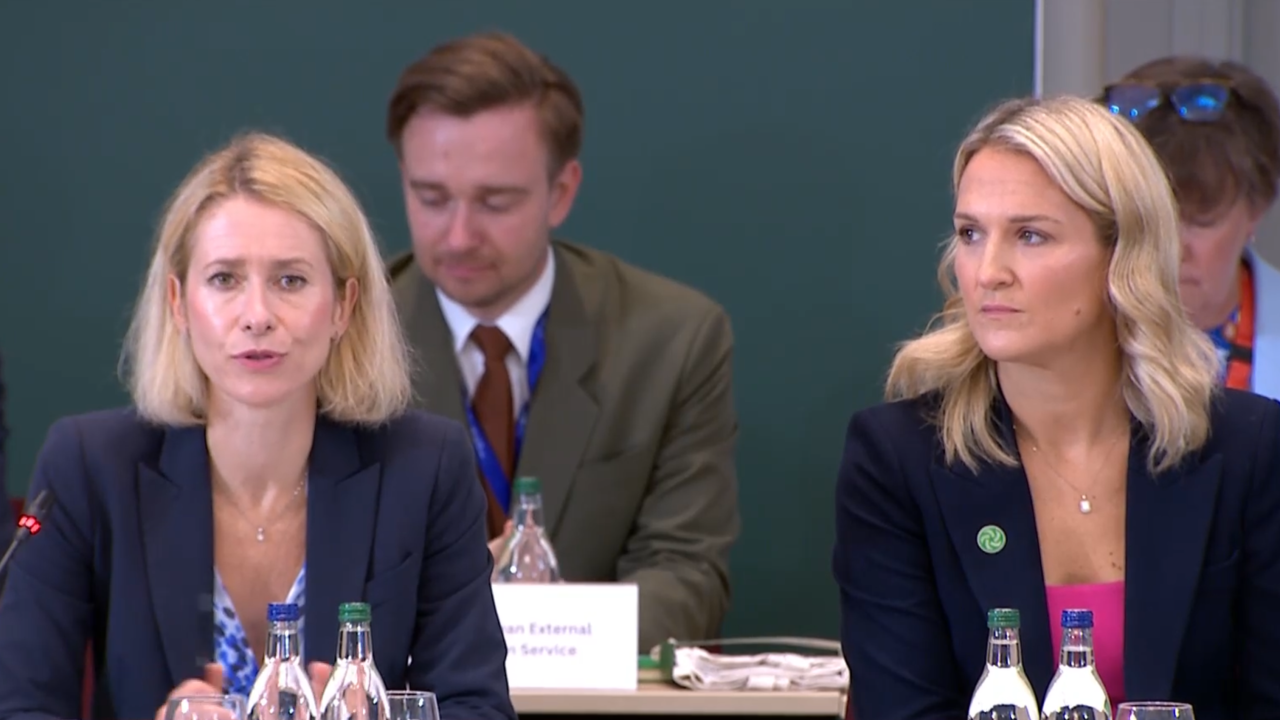 EU:s utrikesrepresentant Kaja Kallas och Irlands försvarsminister Helen McEntee under tisdagens informella EU-möte. 