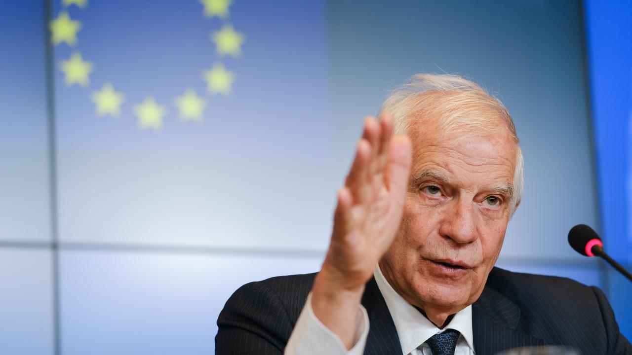 EU:s utrikesrepresentant Josep Borrell hoppas att medlemsländerna gör slag i sak och kommer med konkreta löften om luftvärnssystem till Ukraina.