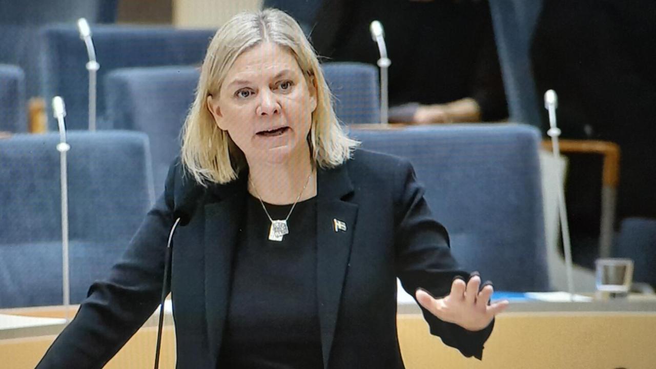– I Sverige bestämmer vi själva över vår utrikes och säkerhetspolitik, sade statsminister Magdalena Andersson på onsdagens partiledardebatt.
