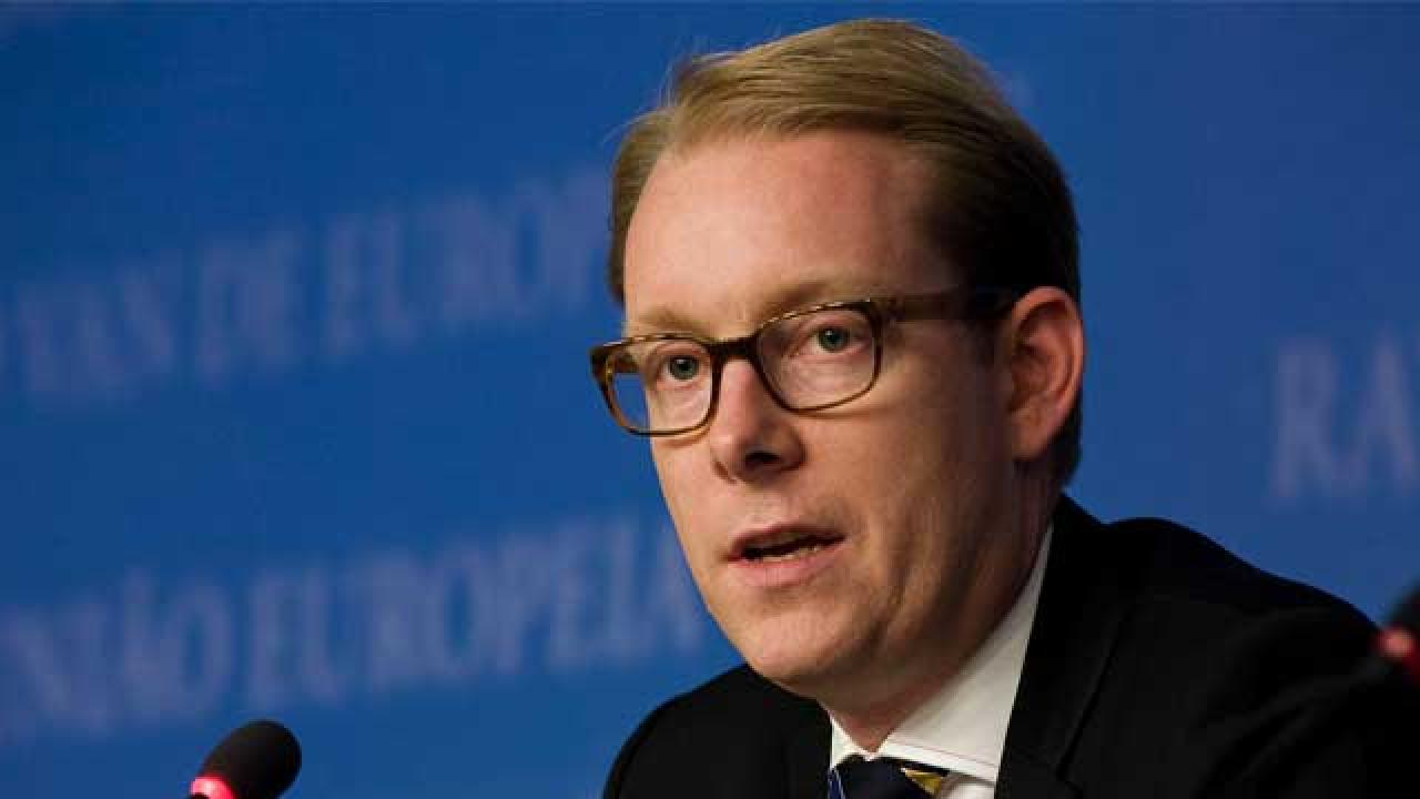 Migrationsminister Tobias Billström (M) anser inte att Danmarks nya gränskontroller ligger på hans bord.