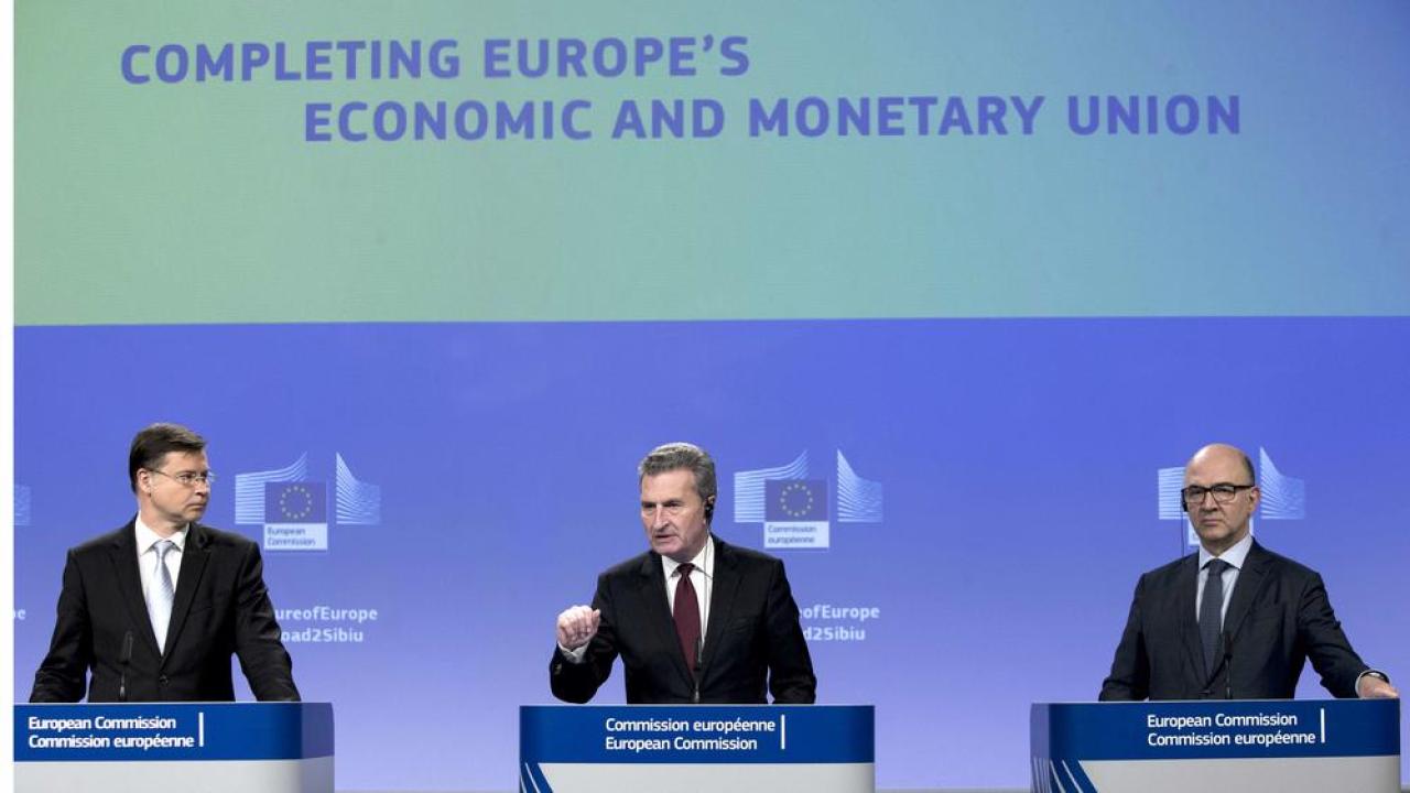Kommissionen vill bland annat skapa en europeisk valutafond och en europeisk finansminister. 