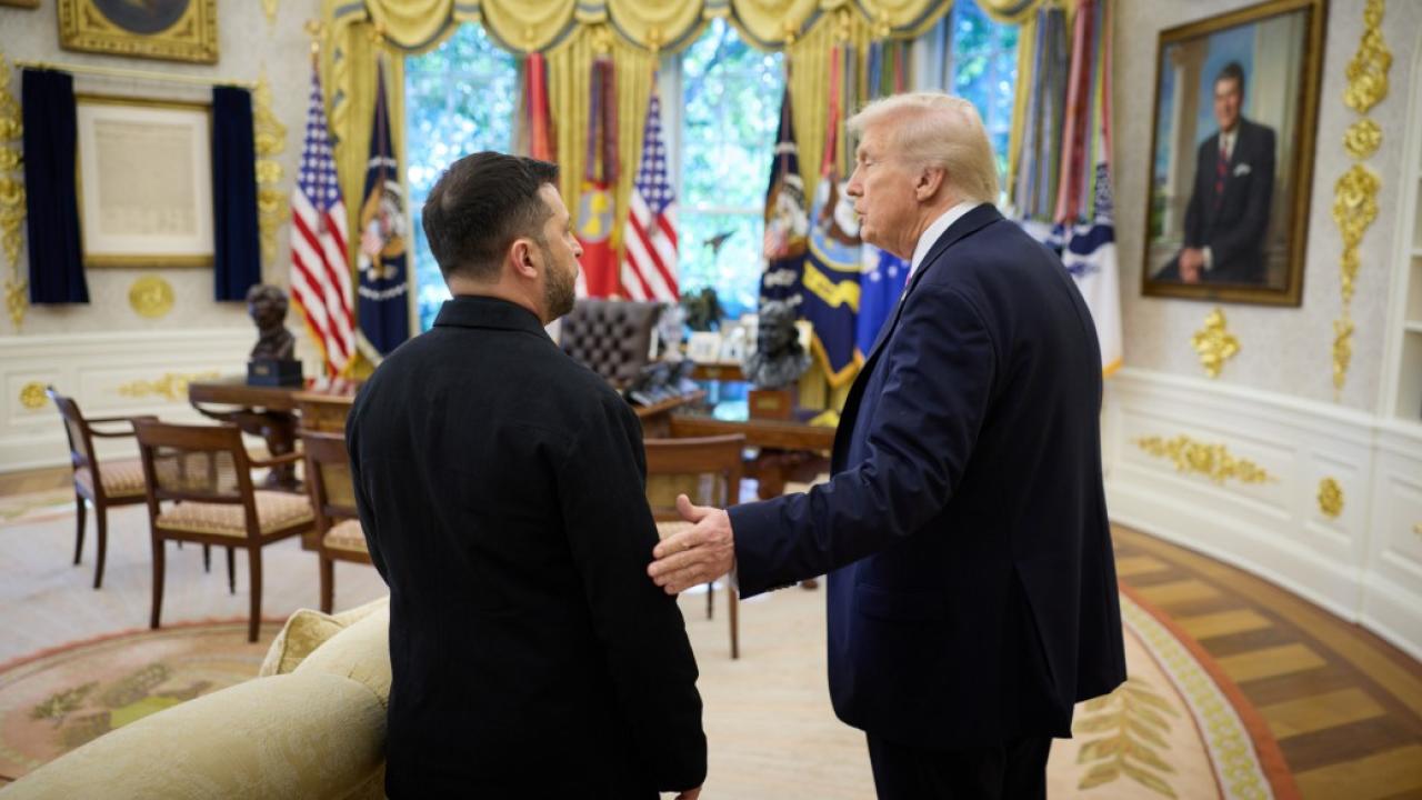 Ukrainas president Volodymyr Zelenskyj och USA:s president Donald Trump under ett tidigare möte i Vita huset. Arkivbild.