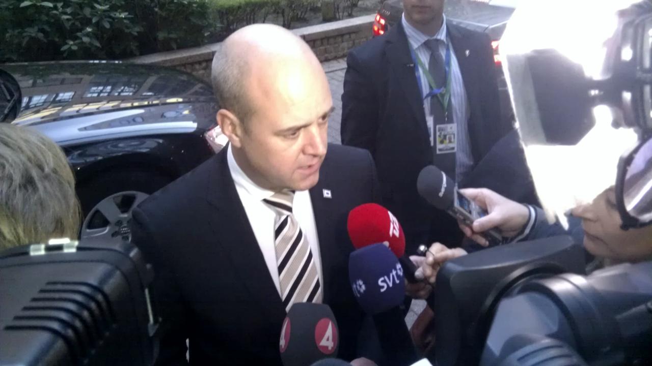 Fredrik Reinfeldt svarar på frågor före EU-toppmötet.
