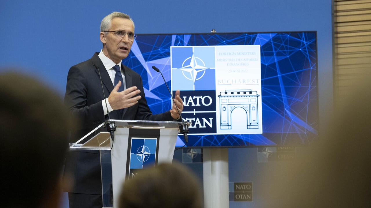 Natos generalsekreterare Jens Stoltenberg uppmanade på fredagen Turkiet och Ungern att skyndsamt ratificera Sveriges och Finlands Natoansökan. 