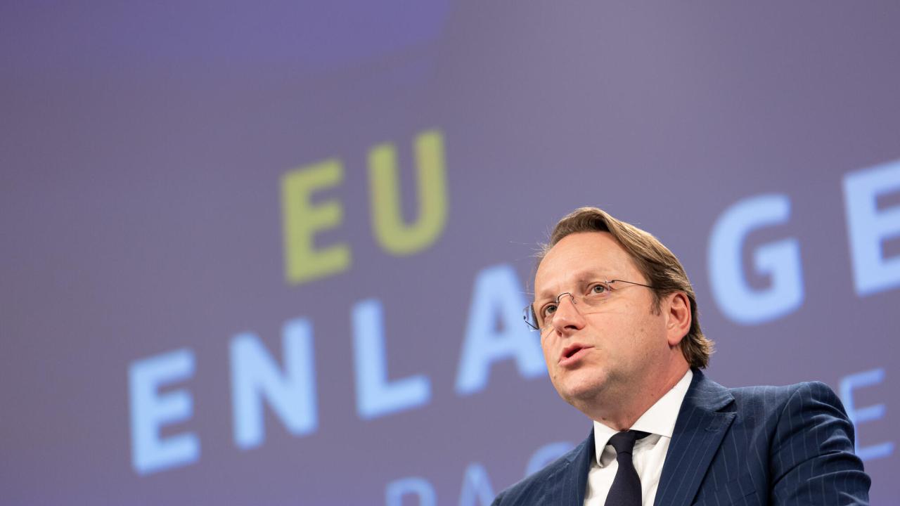 EU:s utvidgningskommissionär Olivér Várhelyi presenterade på onsdagen det årliga utvidgningspaketet. 
