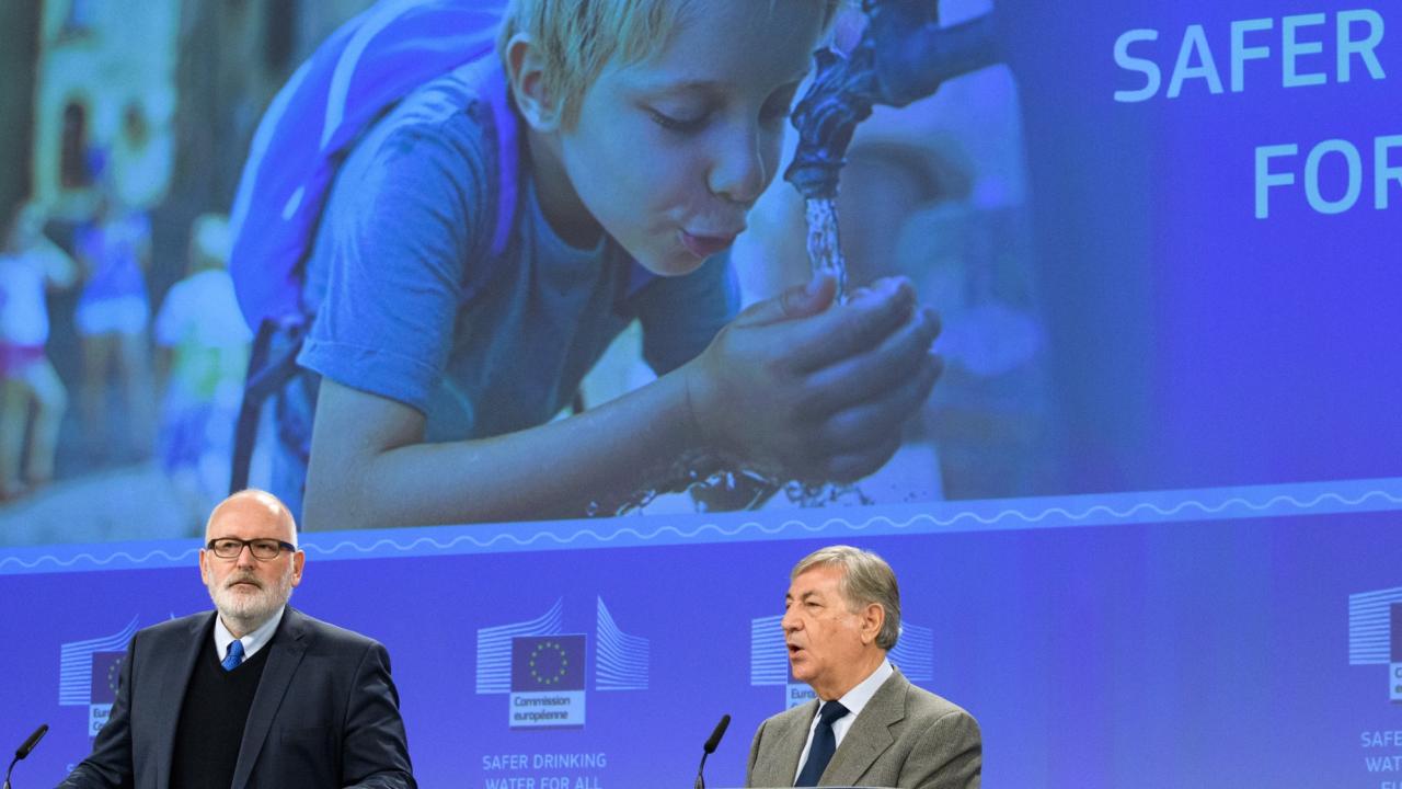 EU-kommissionärer Frans Timmermans och Karmenu Vella. EU-kommissionärer Frans Timmermans och Karmenu Vella.