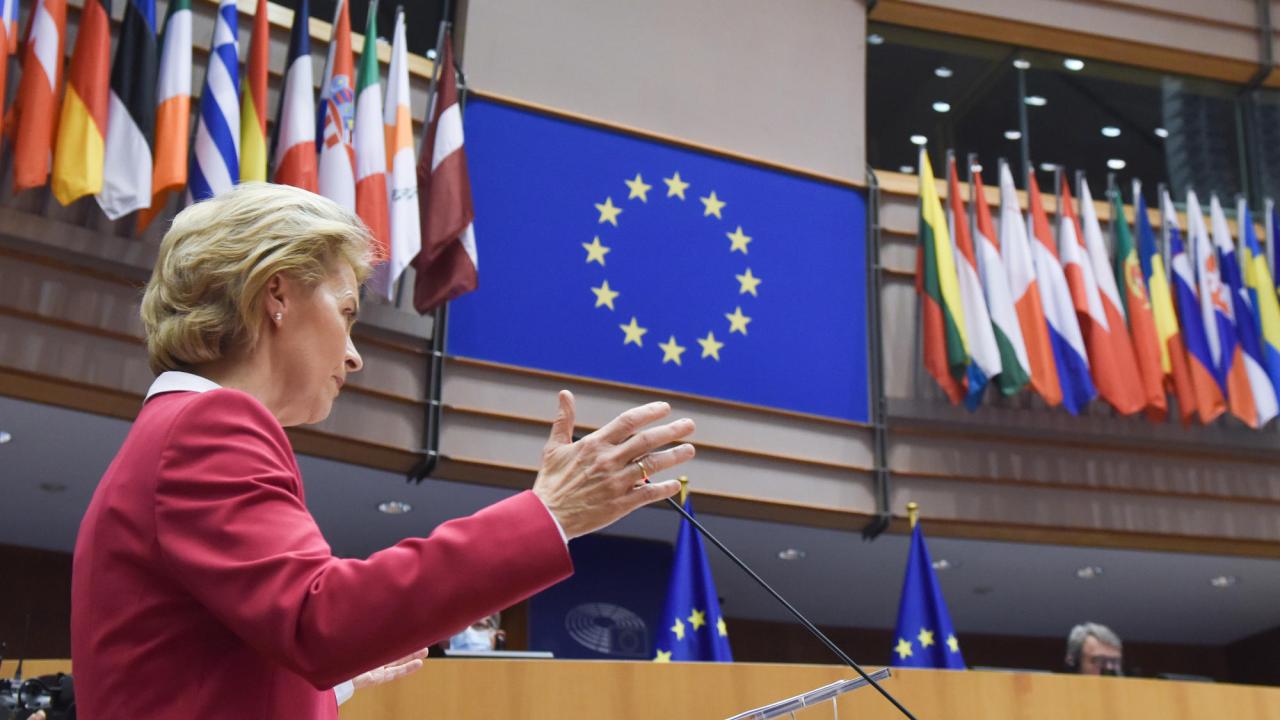 EU-kommissionens ordförande Ursula von der Leyen presenterar sitt förslag på en ny coronafond och uppdaterad flerårsbudget.