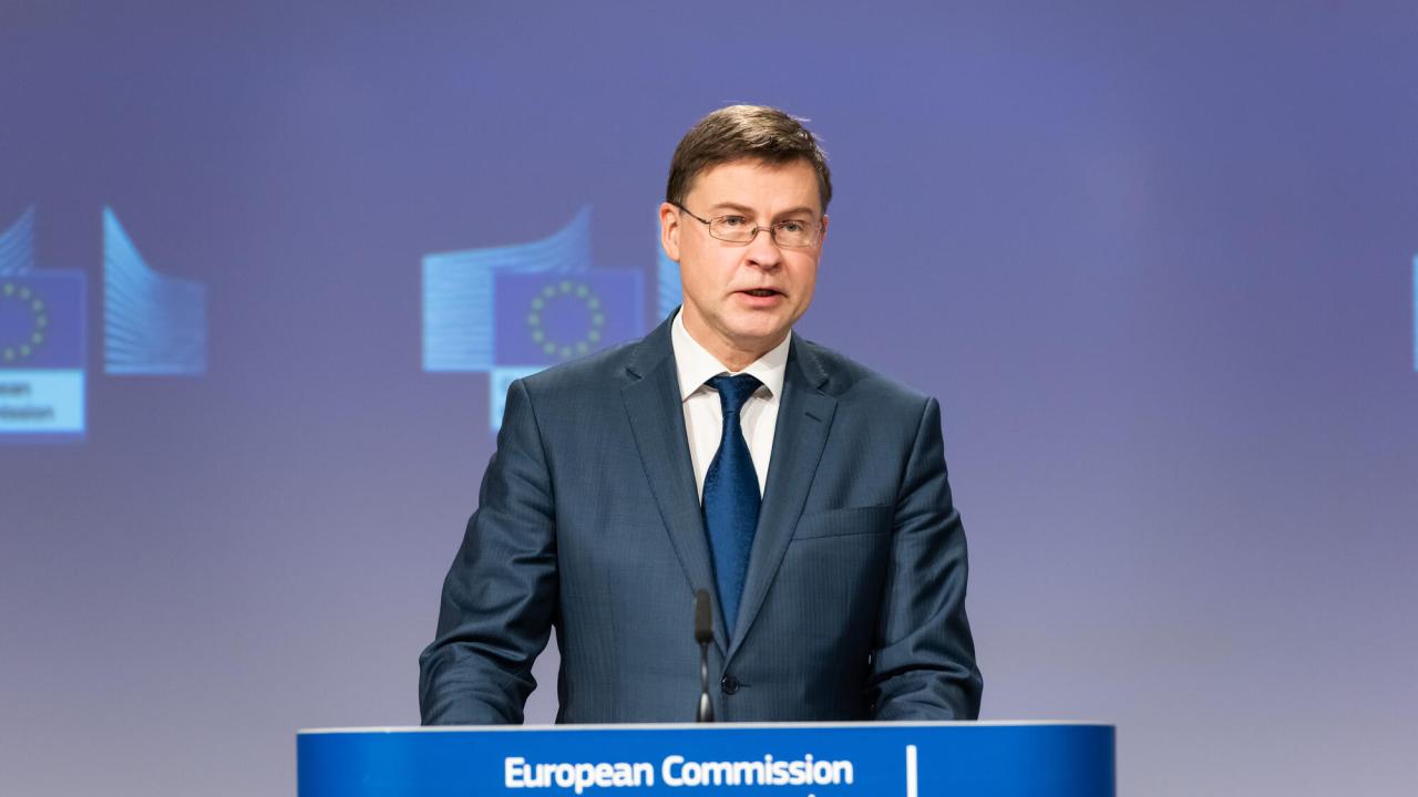 – SURE-initiativet har haft stor betydelse för människors möjligheter att behålla sina jobb och företagens förmåga att hålla sig flytande under krisen, säger EU-kommissionens verkställande vice ordförande Valdis Dombrovskis.